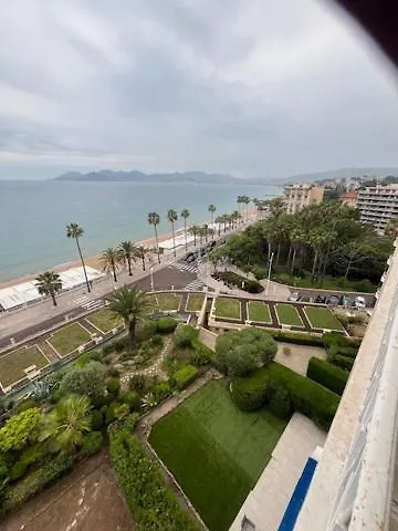 Jane De Cannes 0*,  France